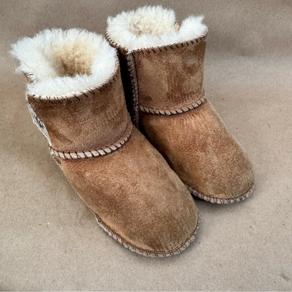 UGG Erin Baby Bootie in Chestnut Suede with Sheepskin Lining. Size L (size 6-7)